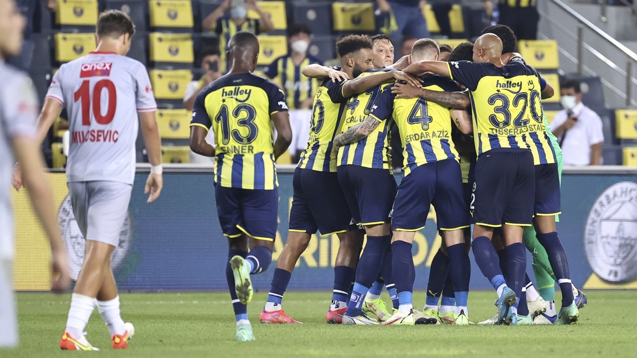 Fenerbahçe, Antalyaspor&#039;u son dakikalarda devirdi!
