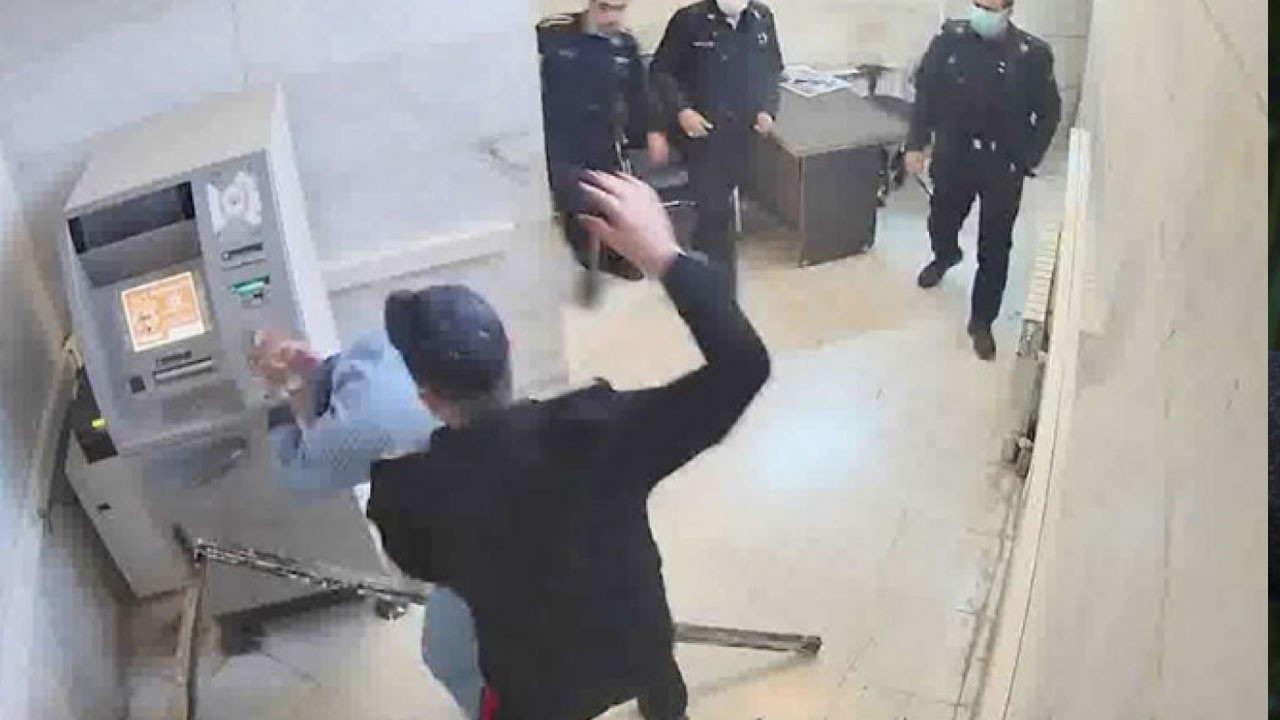 Cezaevi&#039;nin güvenlik kameraları hacklendi: Mahkumlara işkence kamerada