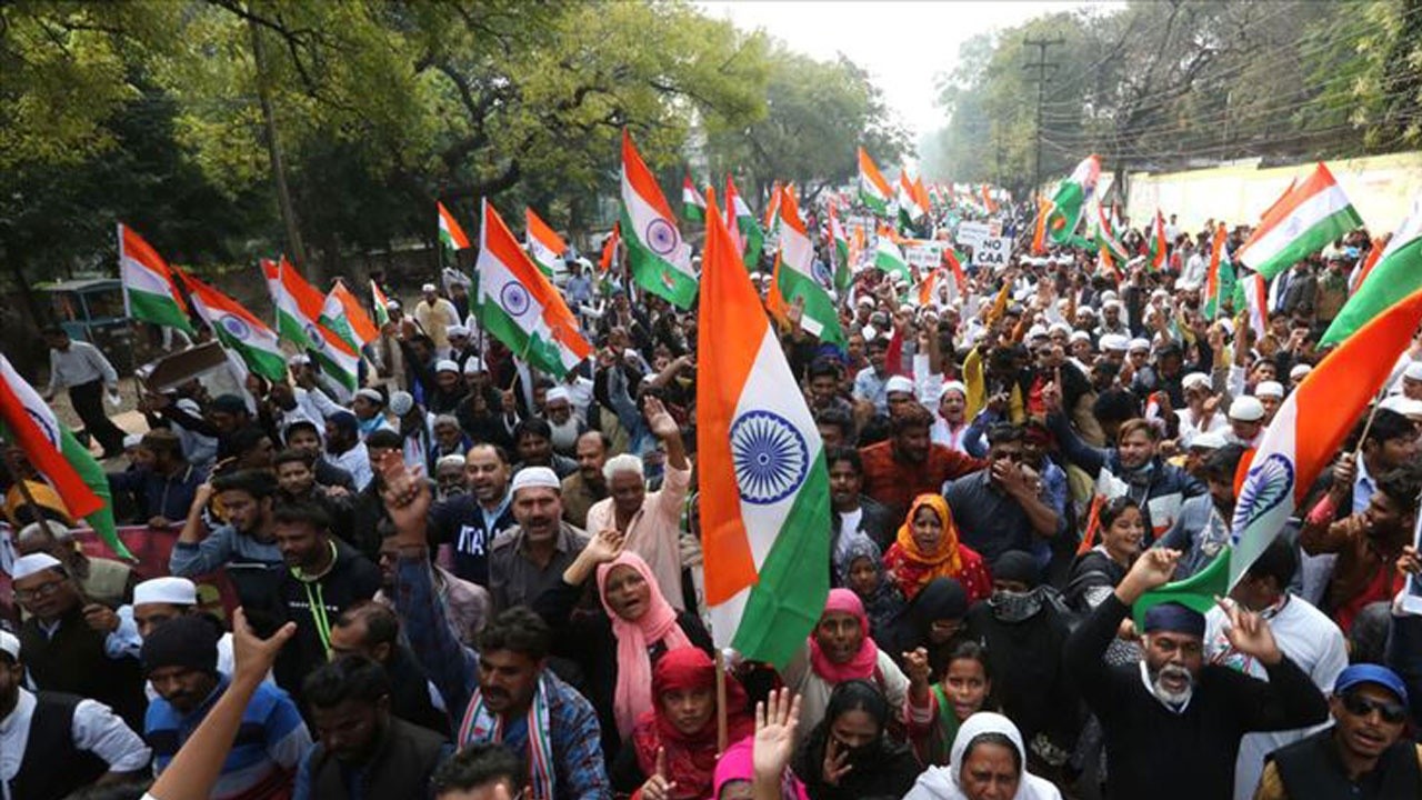 Hindistan&#039;da Müslüman karşıtı sloganlar atıldı! 5 kişi gözaltında