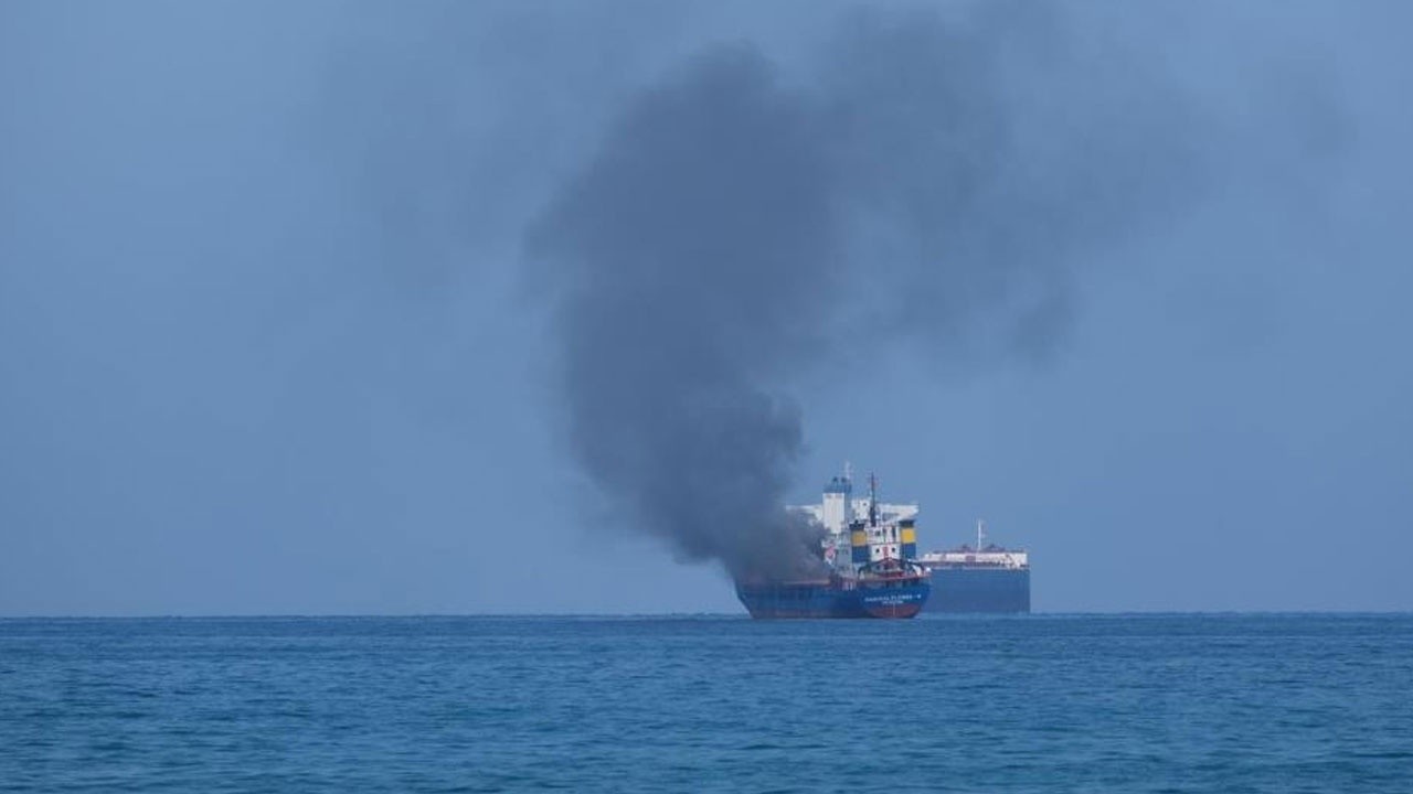 İskenderun Körfezi&#039;nde bir gemide çıkan yangın söndürüldü