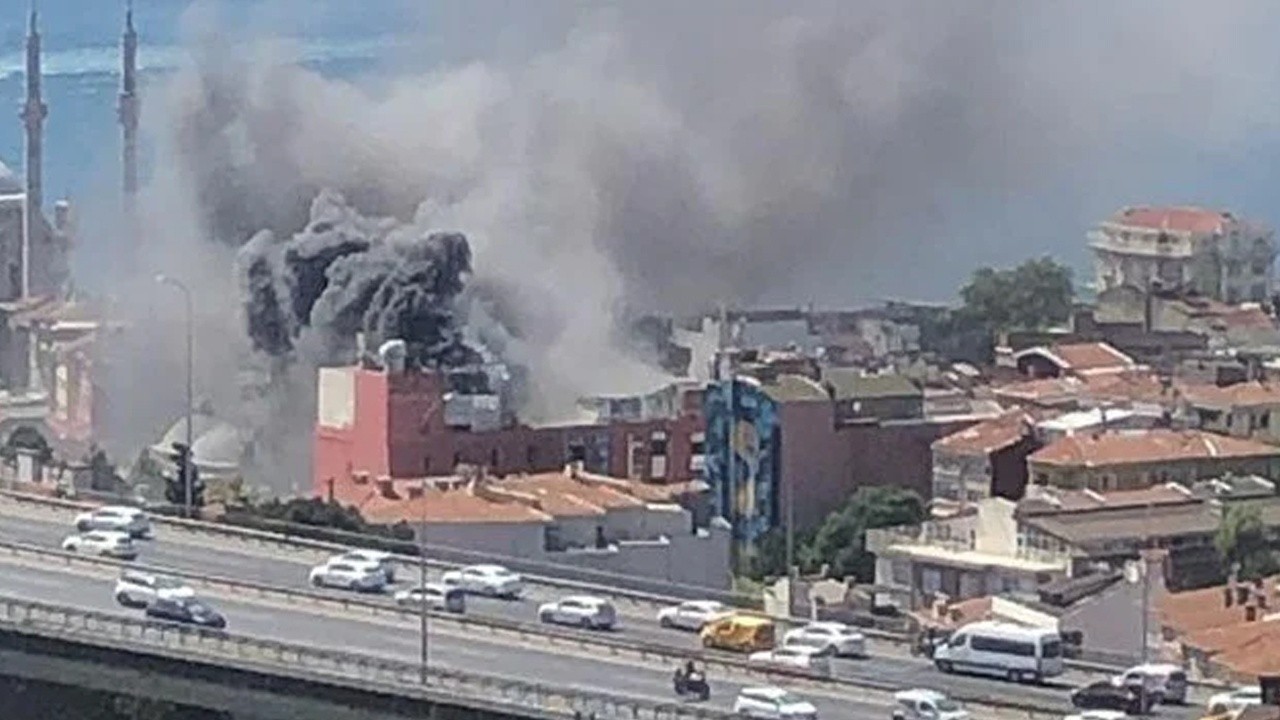 İstanbul&#039;da korkutan yangın: Dumanlar Anadolu yakasından görüldü