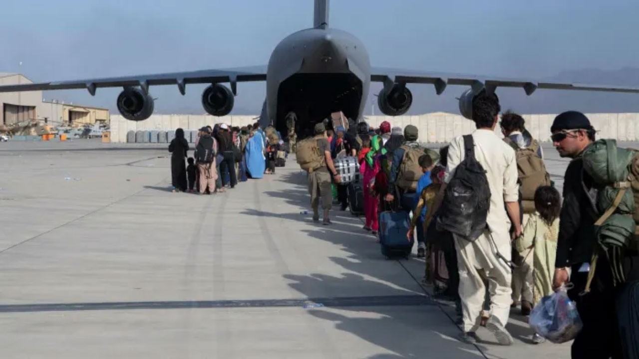 Kabil Havalimanı&#039;na saldırı hava savunmayla engellendi
