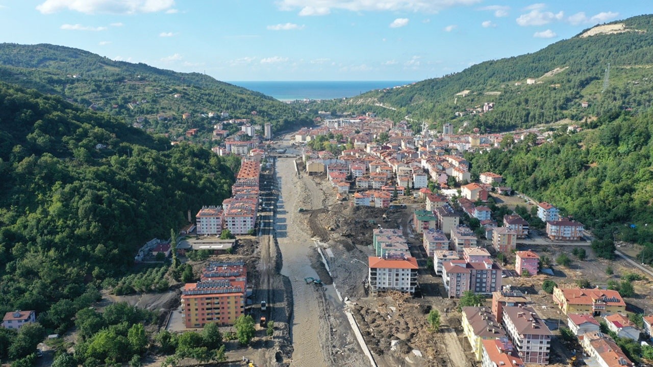 Karadeniz&#039;de sele karşı çözüm: Riskli binalar yıkılacak, sel bölgeleri taşınacak