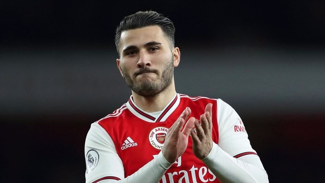 Fenerbahçe transfer heyecanı: Kolasinac İstanbul&#039;a geliyor!