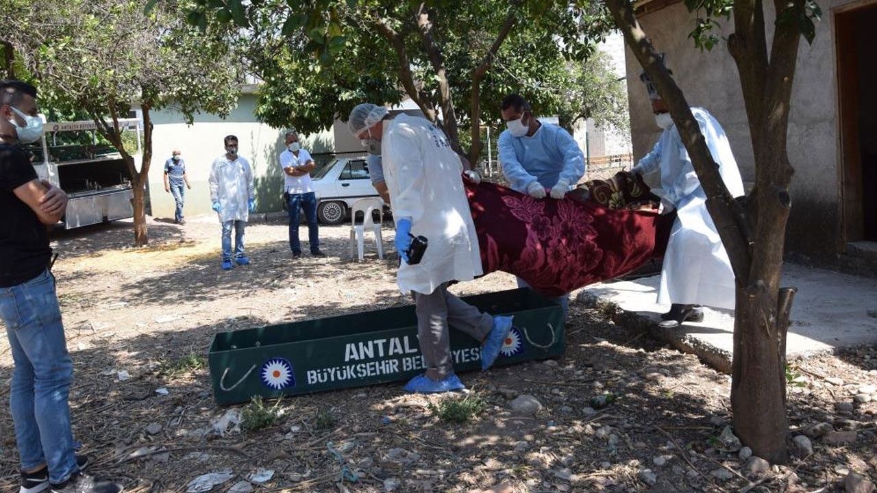 Komşuları kötü kokuyu fark etti, vahşet ortaya çıktı