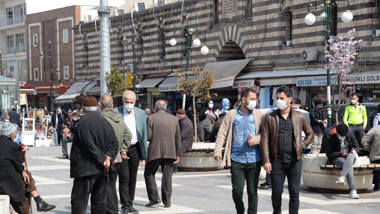 Koronavirüslü taziye evi: 30 kişiye evde izolasyon