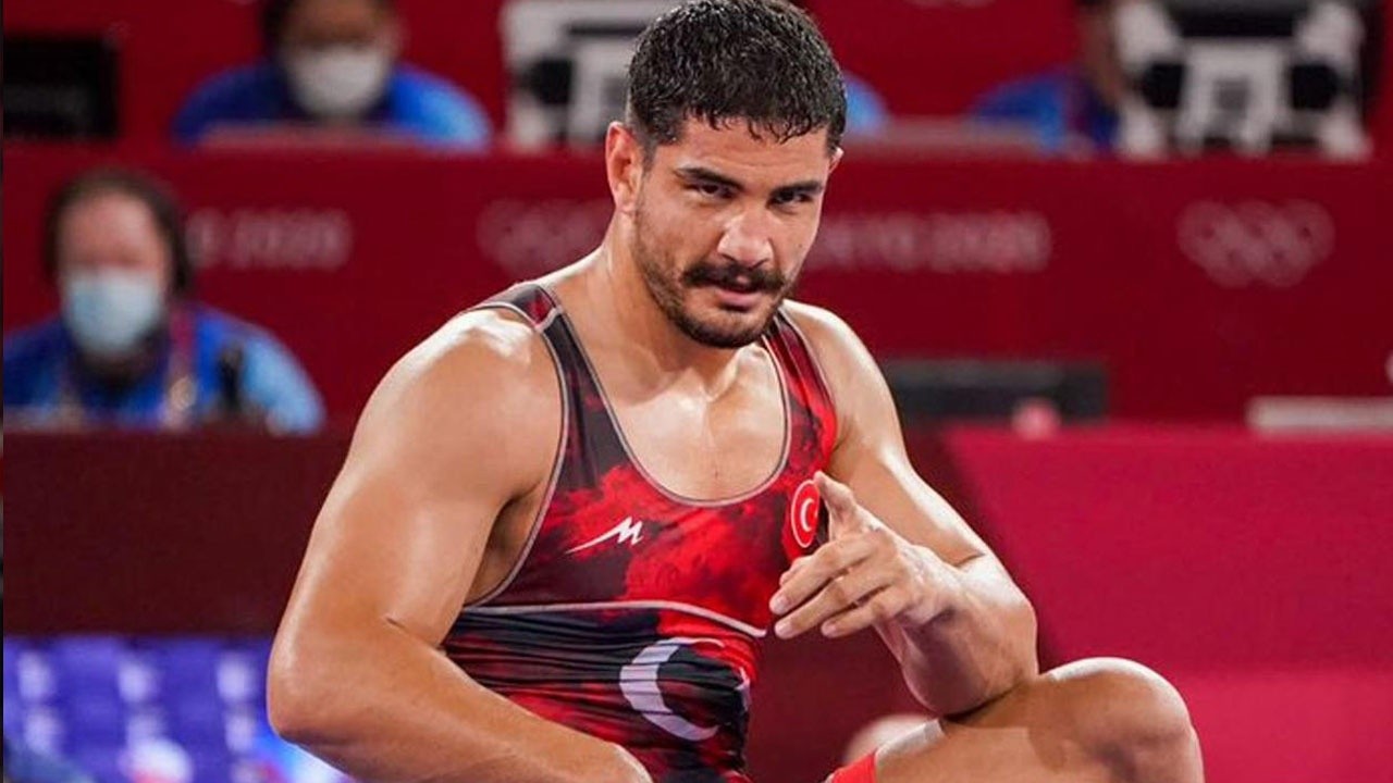 Milli güreşçi Taha Akgül&#039;den bronz madalya