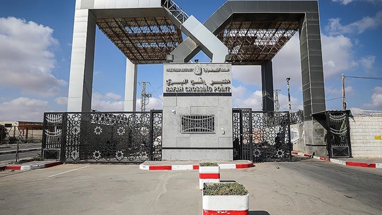 Mısır Refah Sınır Kapısı’nı kapattı