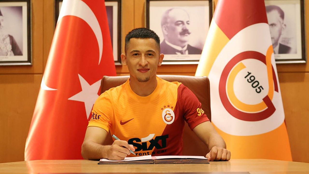 Olimpiu Morutan resmen Galatasaray'da! 5 yıllık sözleşme imzalandı... Son dakika transfer haberleri