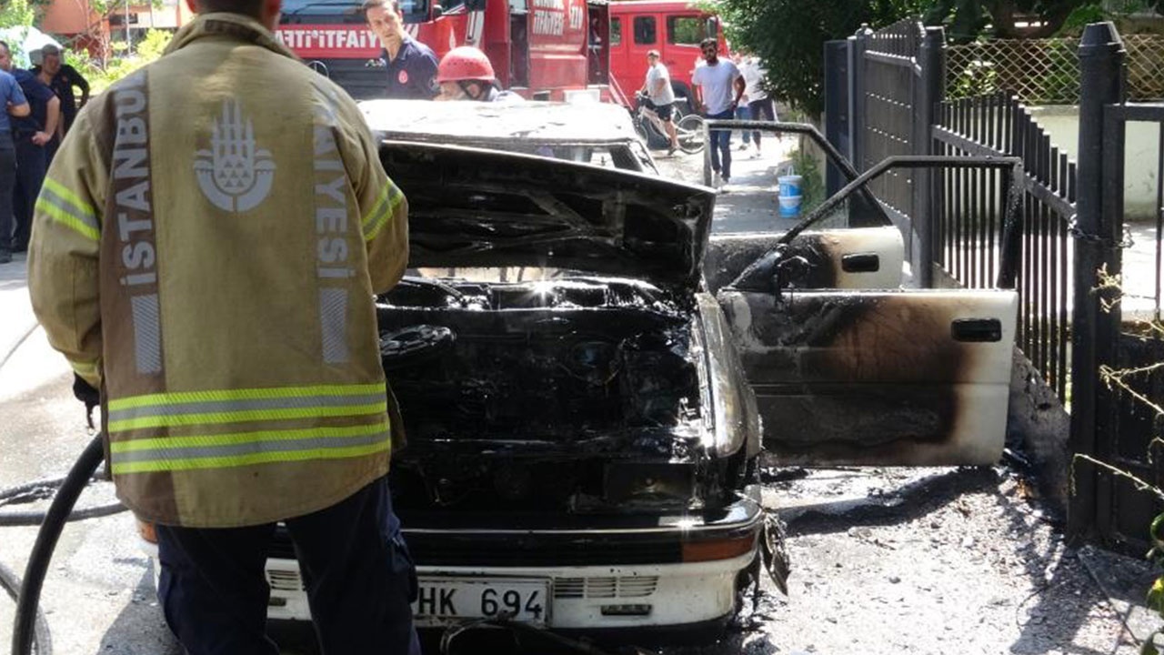 Pendik&#039;te korkutan kaza: Alev alan araçtan canını zor kurtardı