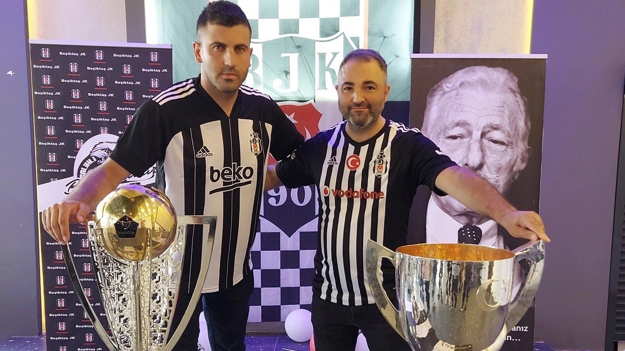 Şampiyon Beşiktaş’ın çifte kupası Salihli’de sergilendi