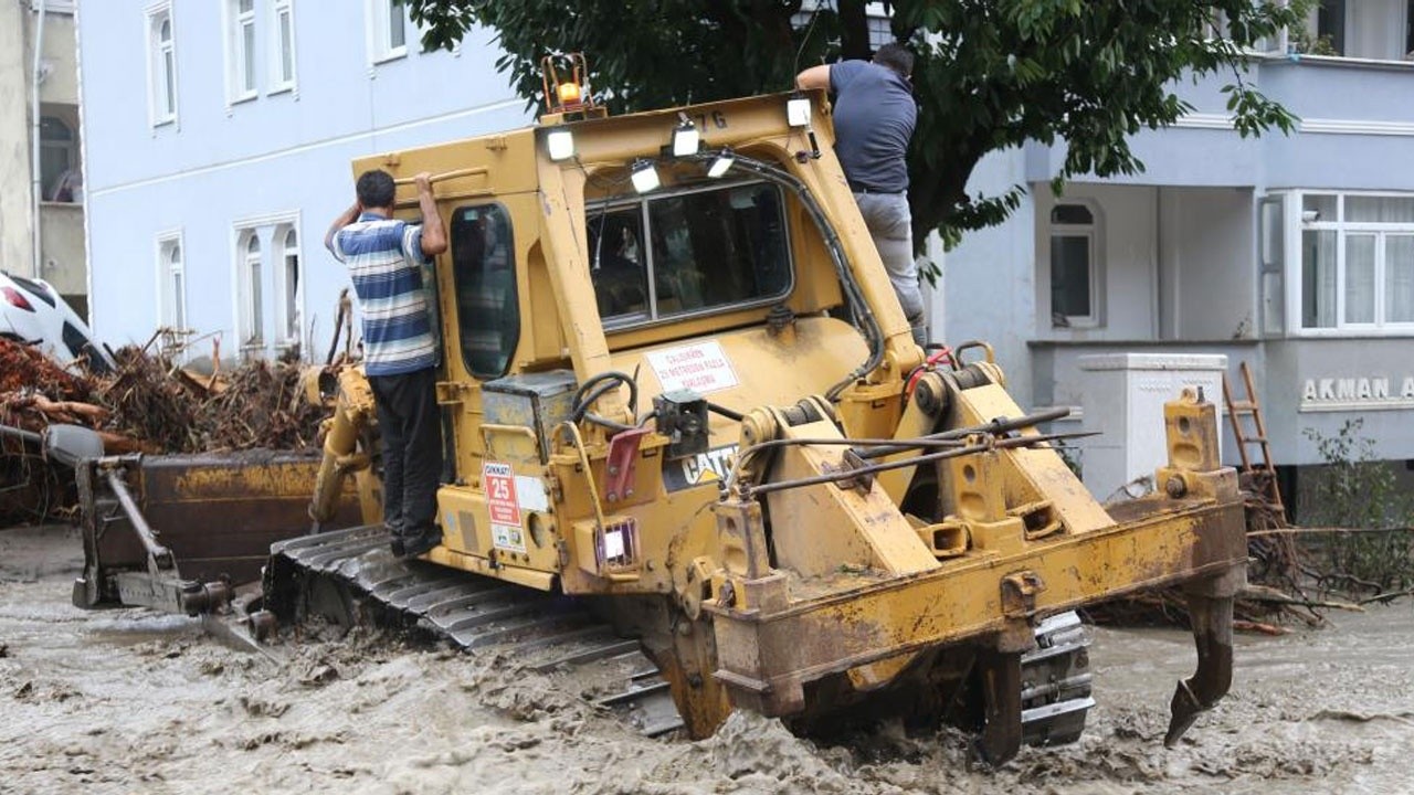 Selde mahsur kaldılar: Dakikalarca kurtarılmayı beklediler