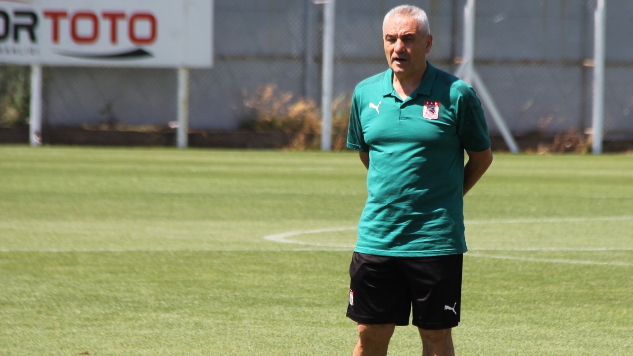 Sivasspor Teknik Direktörü Rıza Çalımbay: “Hiçbir rakipten korkmuyorum”