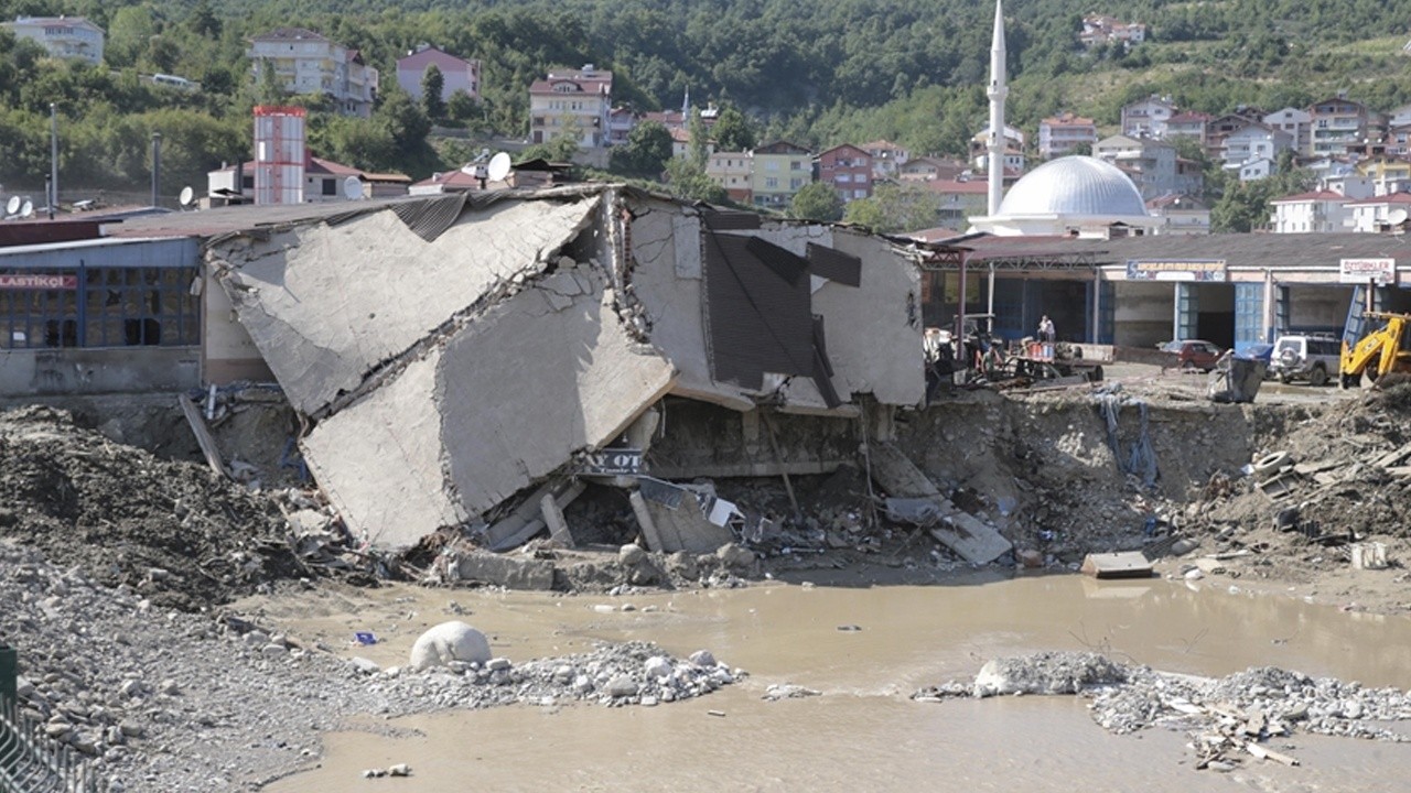 Son dakika haberi! AFAD: Sel felaketi nedeniyle 82 vatandaşımız hayatını kaybetti