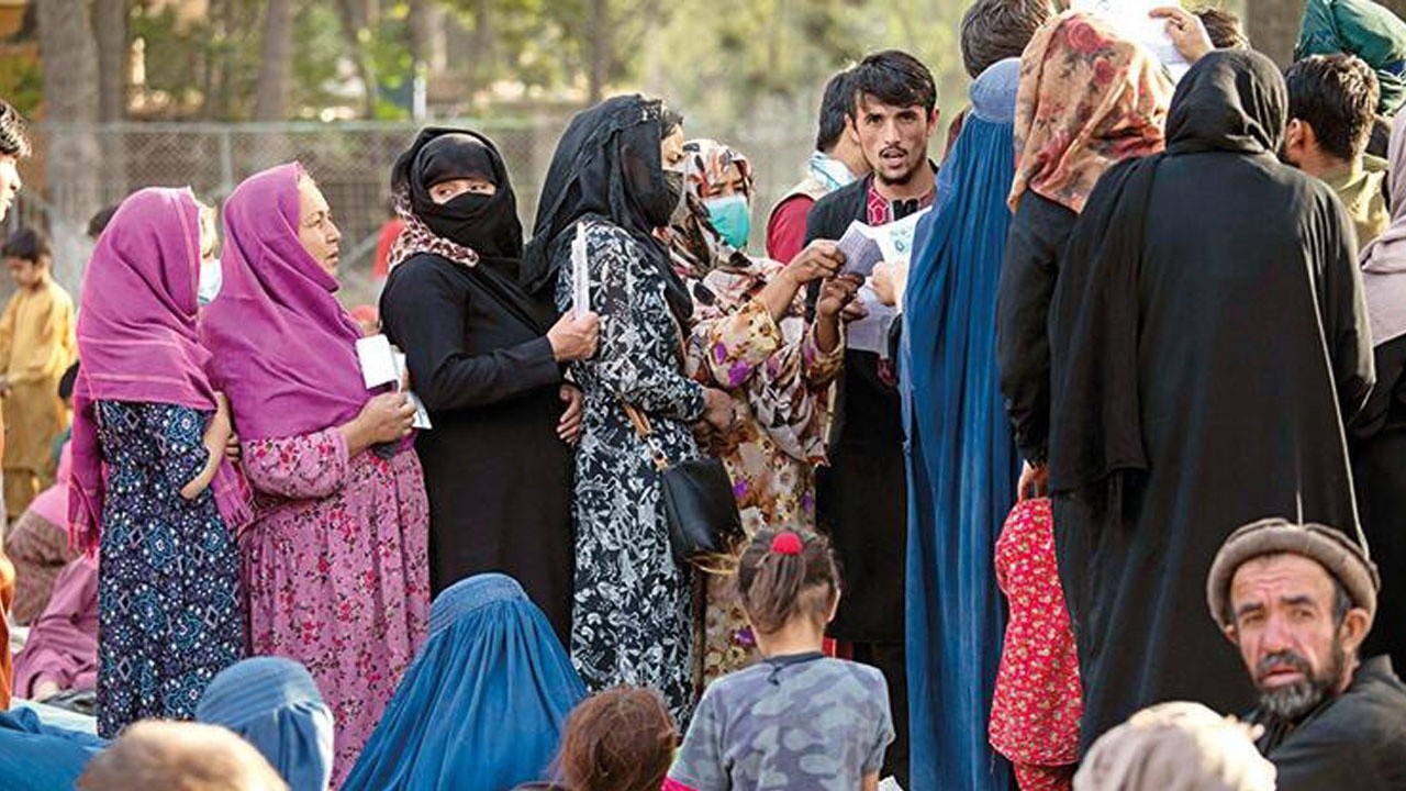 Son dakika! Taliban kadın haklarına saygı göstereceğini belirtti