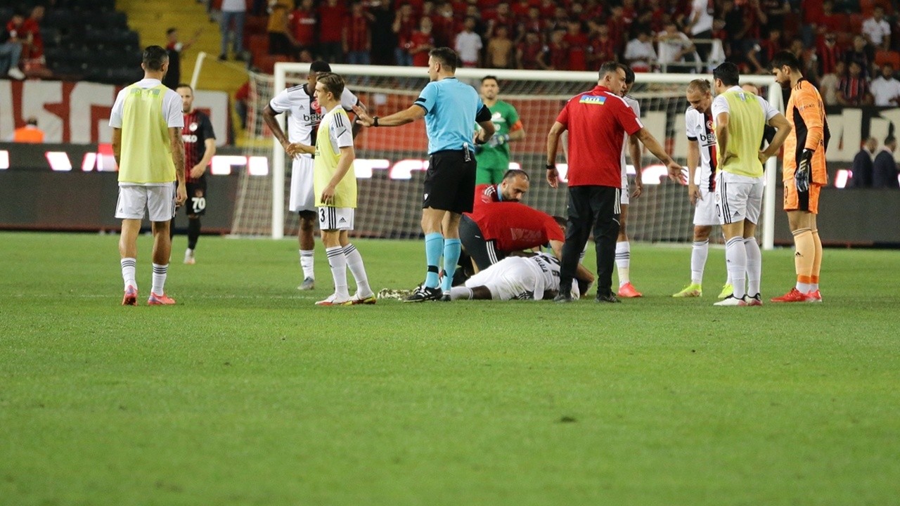 Süper Lig ekiplerinden N&#039;sakala için geçmiş olsun mesajları