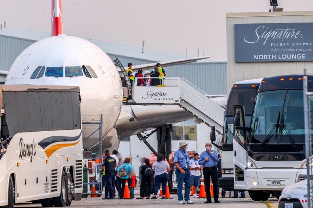 Tartışılacak iddia: Kanada, meslek sahibi Afganları ülkeye taşıyor