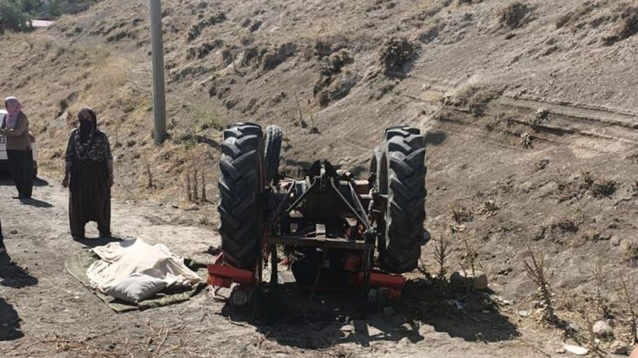 Traktör devrildi: Sürücü yaralandı, eşi öldü