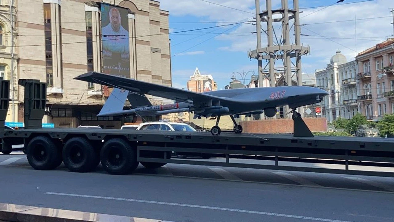 Ukrayna’da Bağımsızlık Günü öncesi Bayraktar TB2 sergilendi