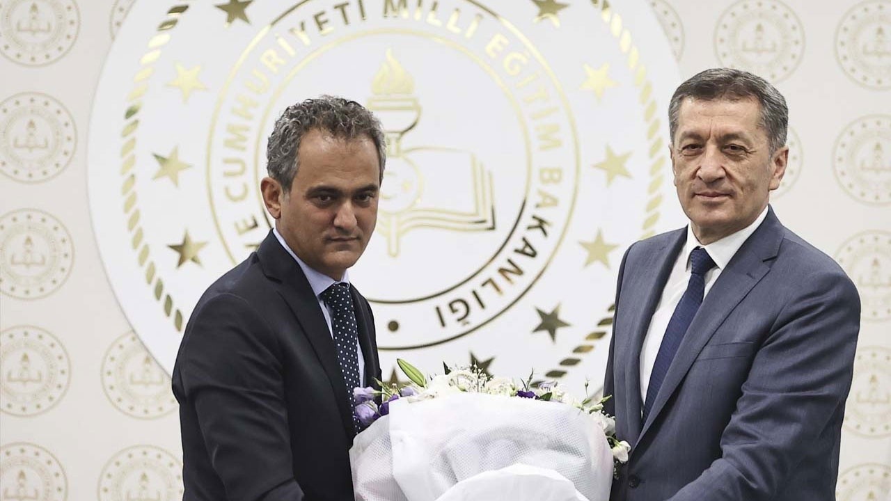 Yeni Milli Eğitim Bakanı Mahmut Özer Ziya Selçuk&#039;tan görevi devraldı
