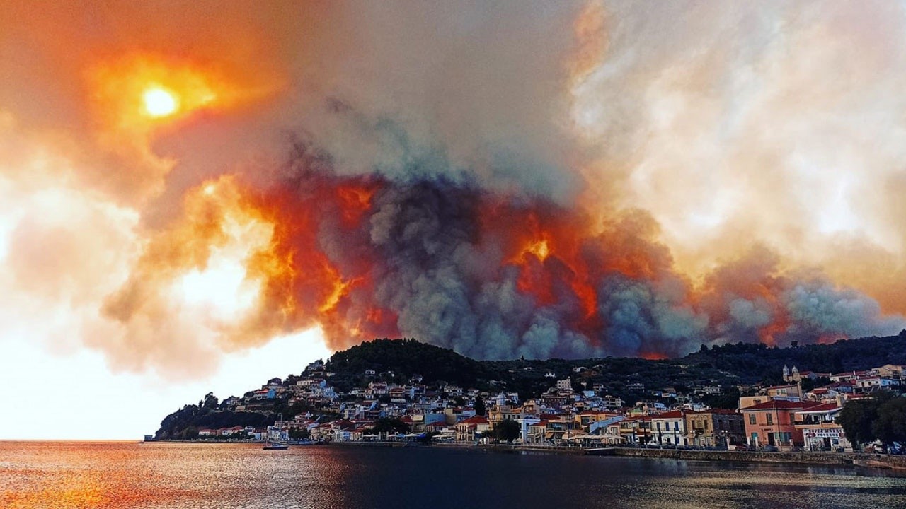 Yunanistan&#039;da 150 ev küle döndü binlerce kişi tahliye edildi