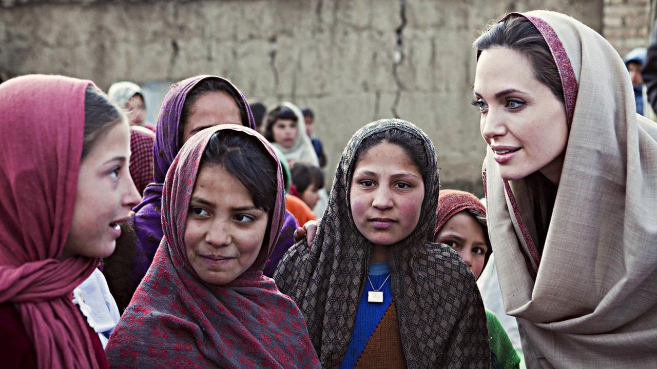 Angelina Jolie ABD&#039;yi eleştirdi: Afganistan&#039;daki kadınları düşünüyorum