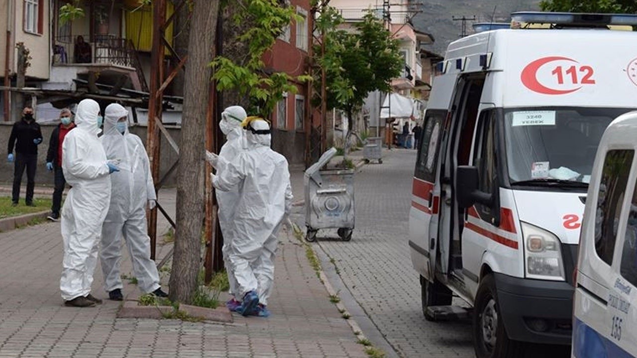 Anne ile oğul 2 saat arayla koronadan can verdi