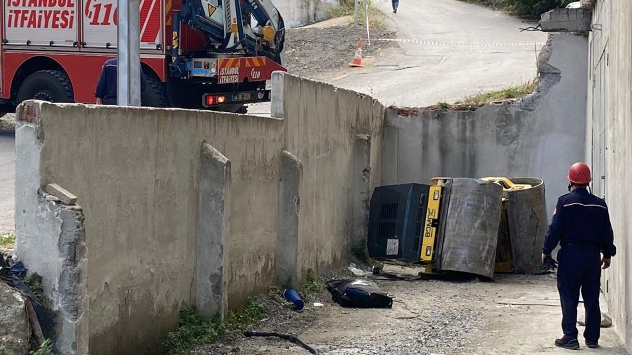 Ataşehir&#039;de feci kaza: Silindir aracının altında kalan işçi öldü