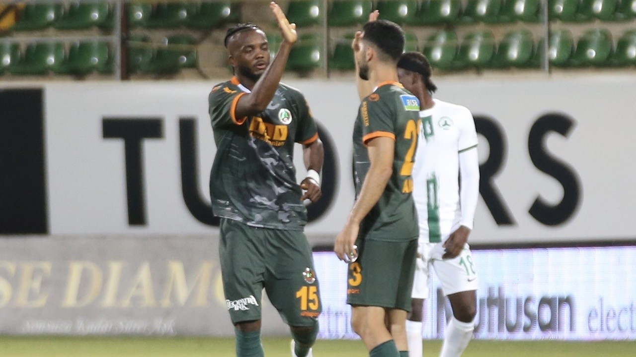 Aytemiz Alanyaspor, sahasında GZT Giresunspor&#039;u devirdi