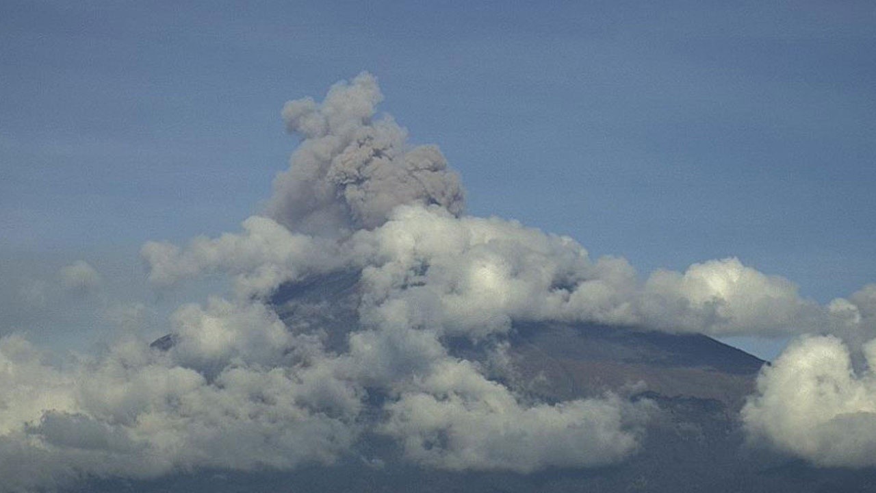Bir yanardağ daha aktif hale geldi Meksika’daki Popocatepetl Yanardağı faaliyete geçti