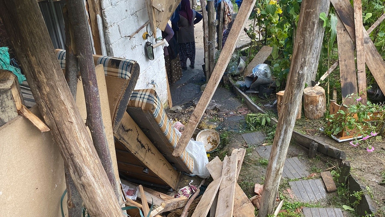 Cenaze evinde balkon çöktü!