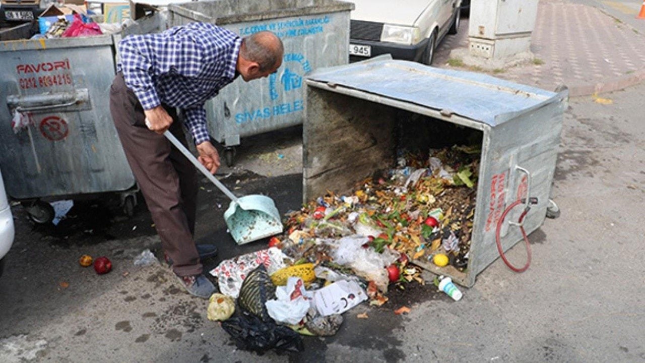 Dolandırıcıların yeni adresi çöpler! Kargo paketlerinizi rastgele atmayın!