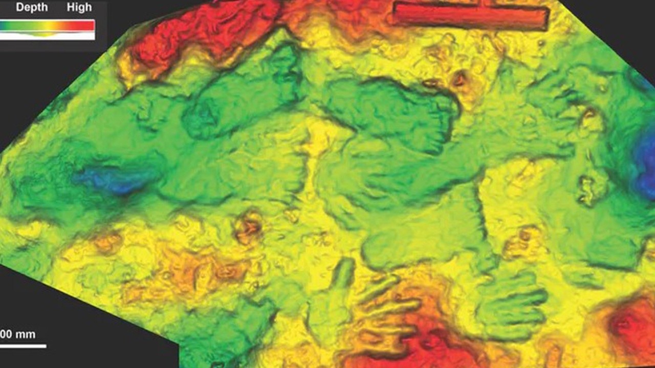 Dünyanın en eski sanat eseri bulundu: 226 bin yıllık el izleri