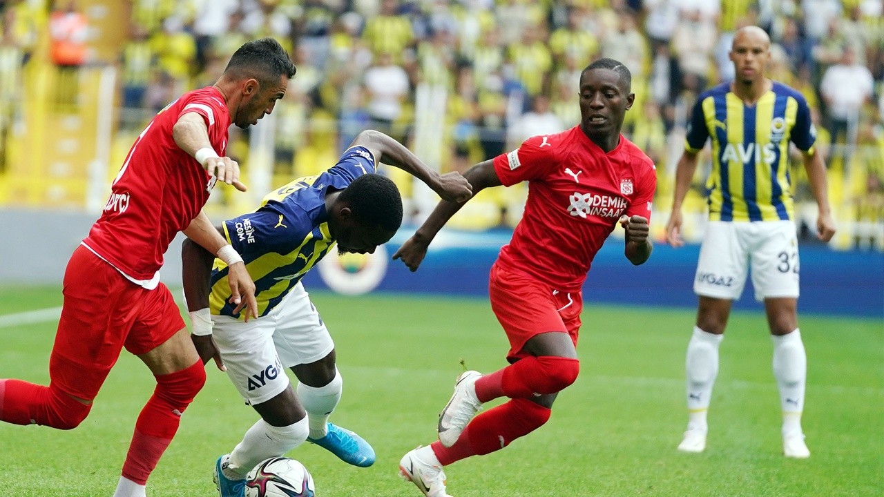 Fenerbahçe&#039;ye sakatlık şoku! Marcel Tisserand oyuna devam edemedi...