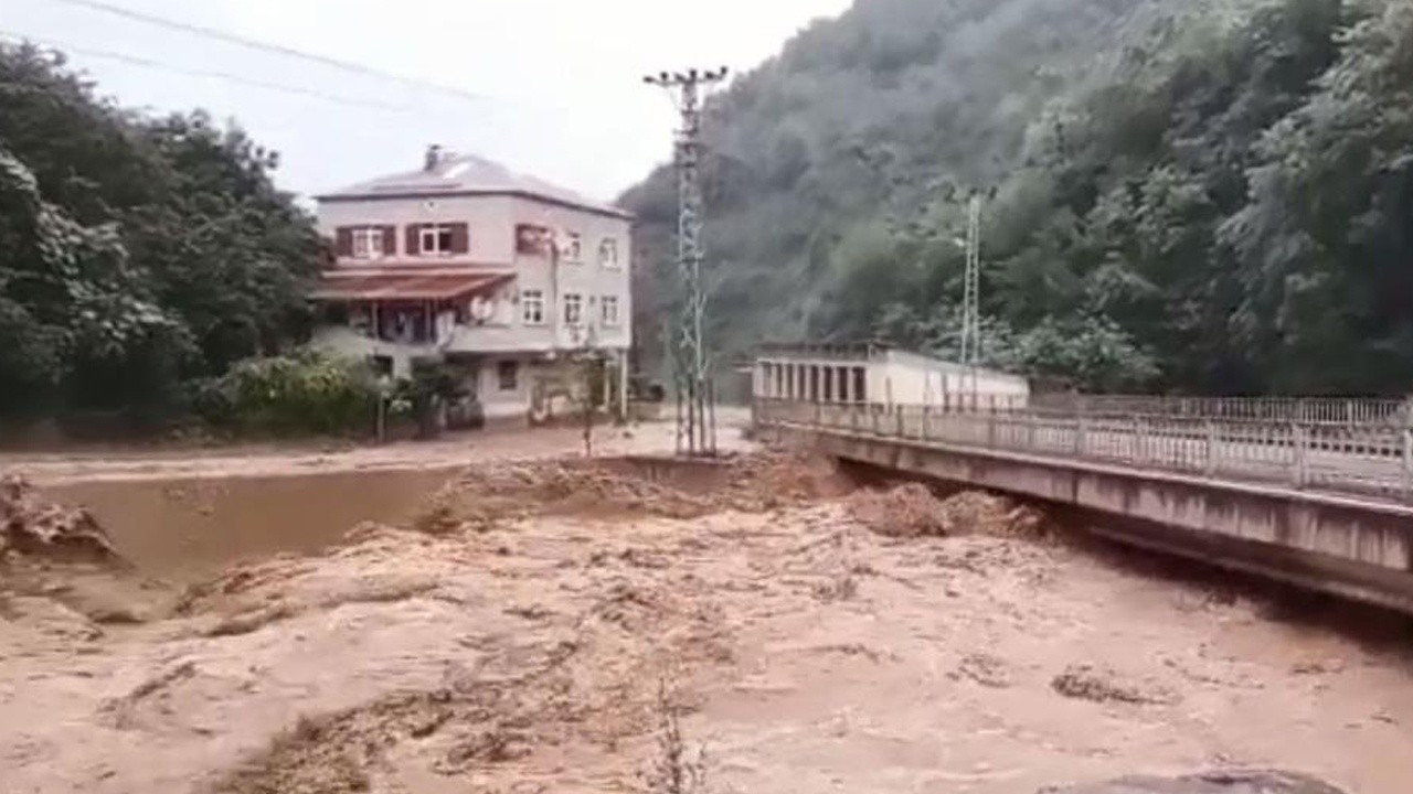 Giresun’da sağanak etkili oldu, dereler taştı