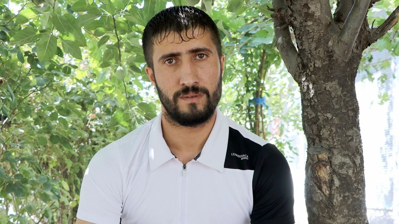 Hıçkırık nöbeti geçiren genç tedavi olmak istiyor