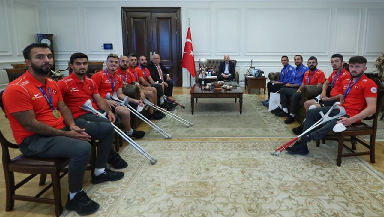 İçişleri Bakanı Süleyman Soylu, Avrupa Şampiyonu Ampute Futbol Milli takımını kabul etti
