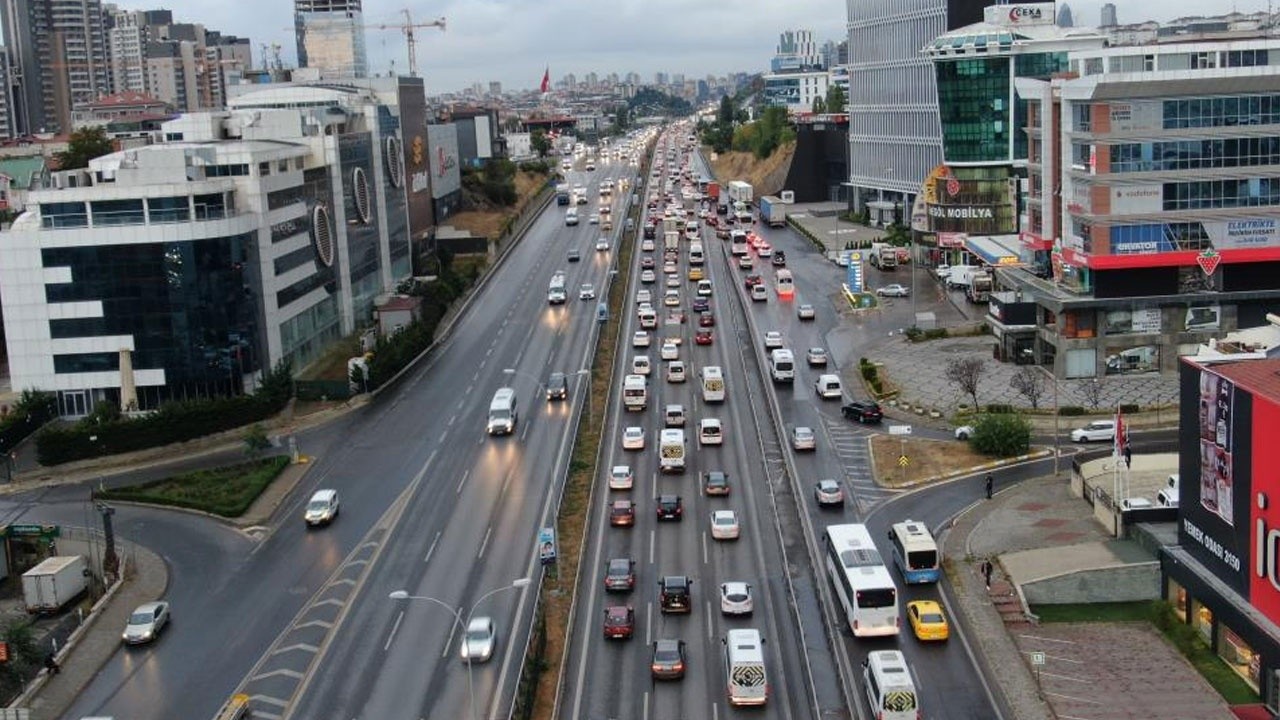 İstanbul’da yağışlar trafiği vurdu, yoğunluk yüzde 60&#039;a dayandı