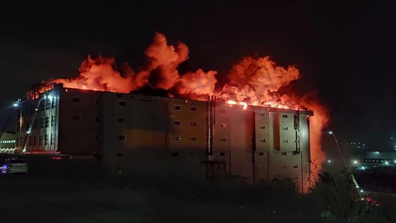 İstanbul Hadımköy&#039;de büyük fabrika yangını