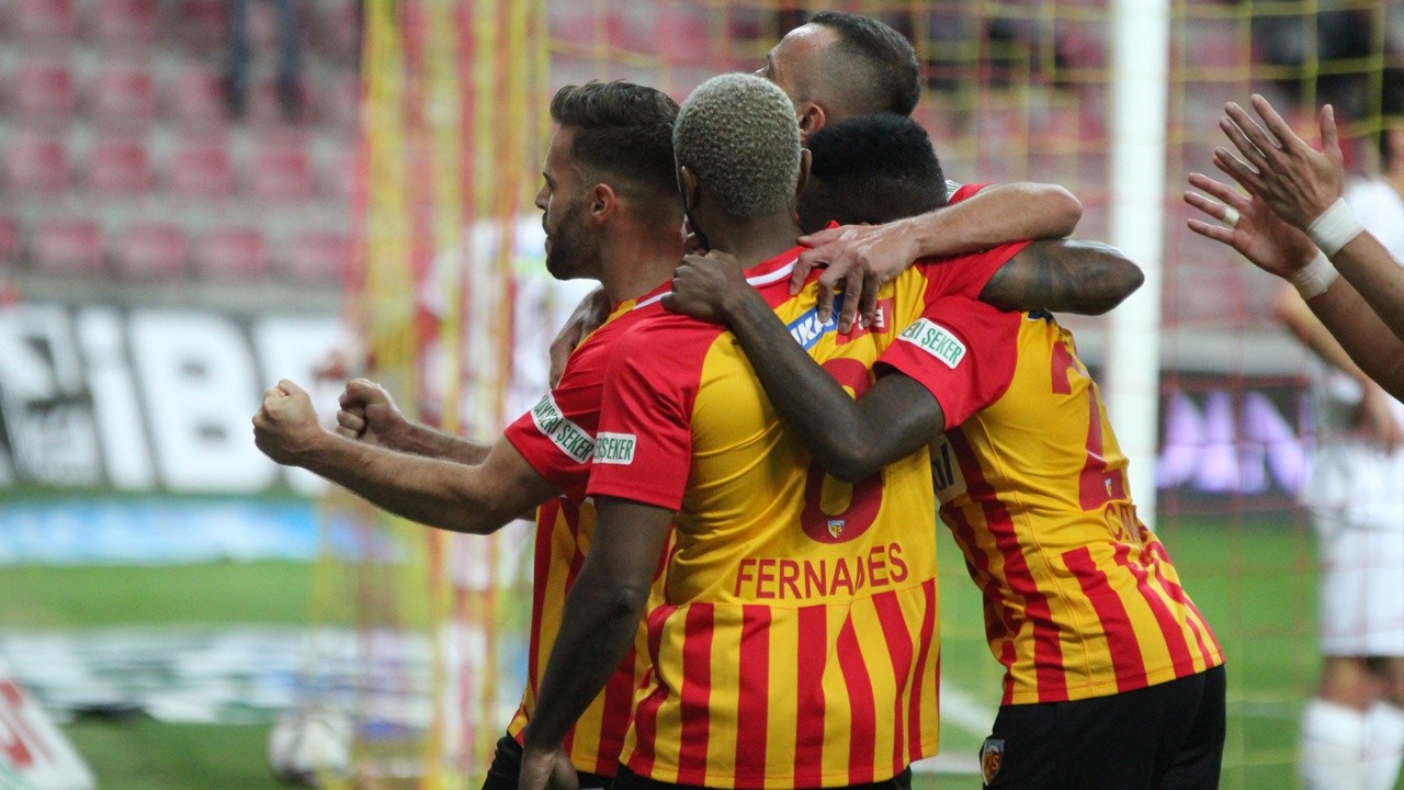 Kayserispor sahasında Kasımpaşa&#039;yı 2-0 mağlup etti