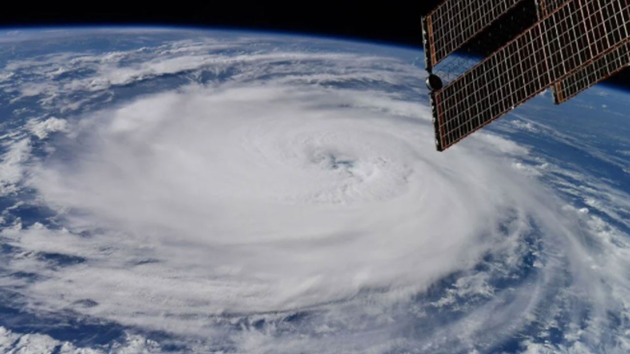 Larry Kasırgası görüntülendi: ABD&#039;yi yerle bir eden Ida Kasırgası&#039;ndan daha güçlü