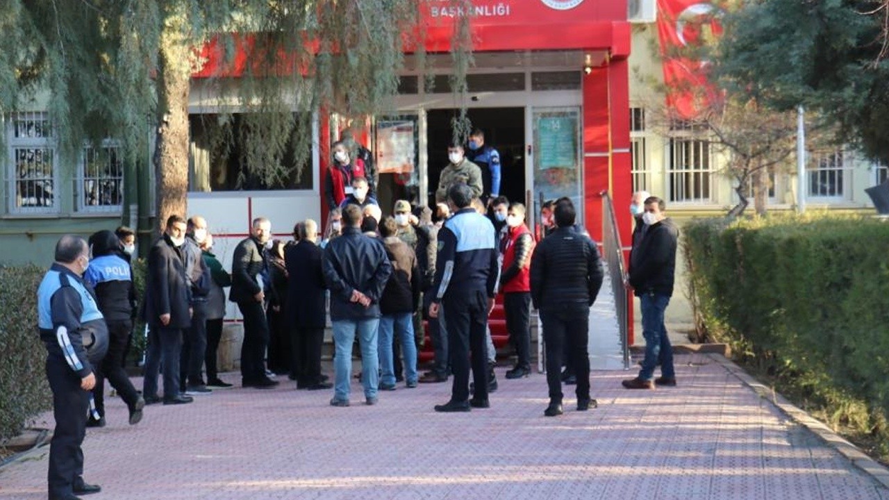 Malatya&#039;da 22 yaşındaki genç kızdan acı haber: Çatıda kendini astı