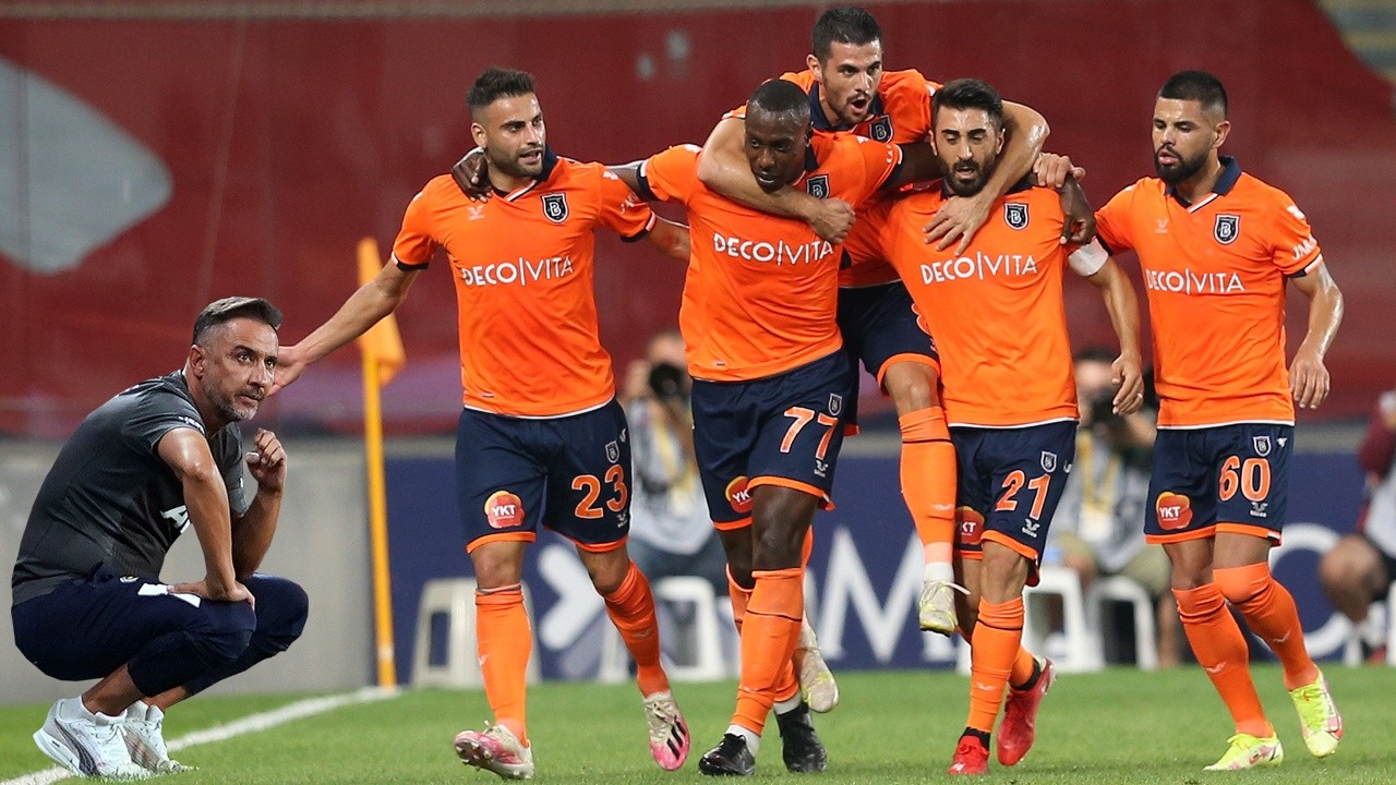 Medipol Başakşehir, ilk galibiyetini Fenerbahçe&#039;den aldı! Maç Sonucu: 2-0