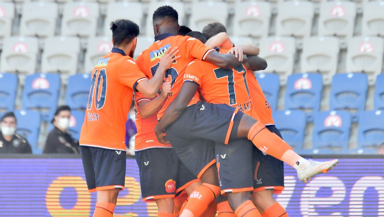 Medipol Başakşehir, sahasında Çaykur Rizespor&#039;u 3-0 yendi