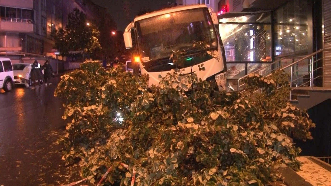 Midibüsün altında ezilerek öldü