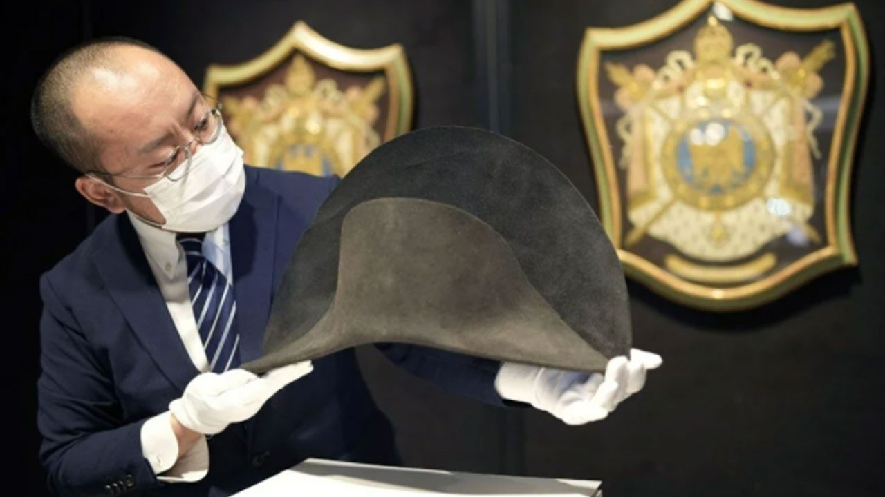 Napolyon Bonapart&#039;ın DNA&#039;sının olduğu şapka milyonlarca dolara satılabilir
