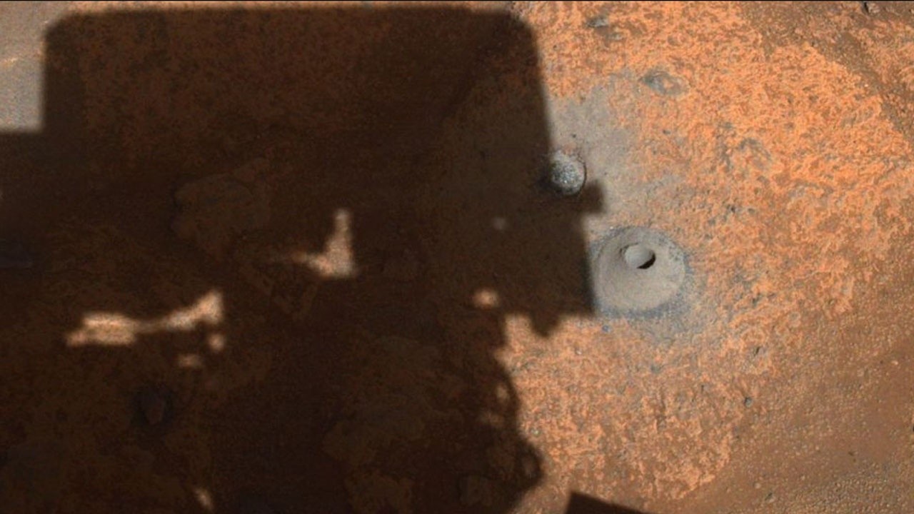 NASA duyurdu: Mars&#039;tan ilk kaya örneği alındı