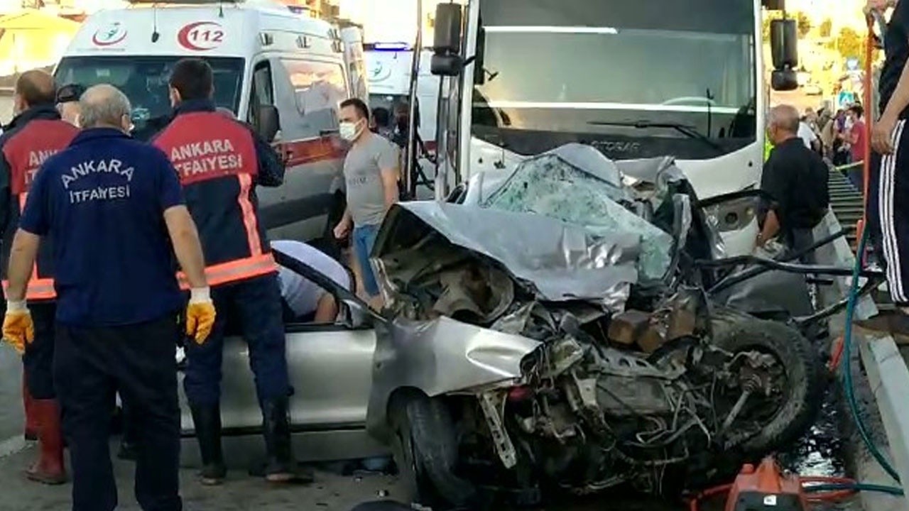 Otomobil ile servis kafa kafaya çarpıştı: 5 ölü