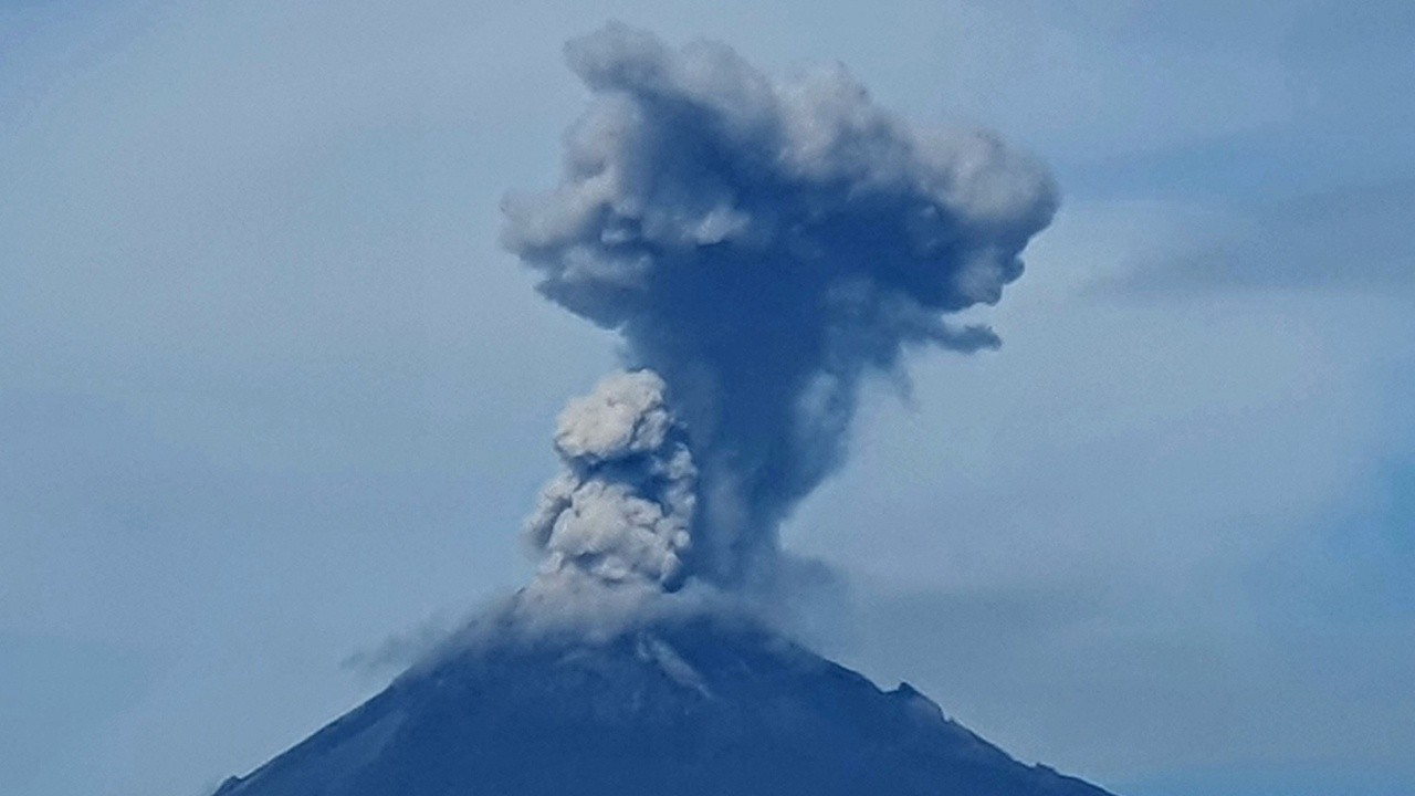 Popocatepetl Yanardağı&#039;nın patlama anı kameralara yansıdı