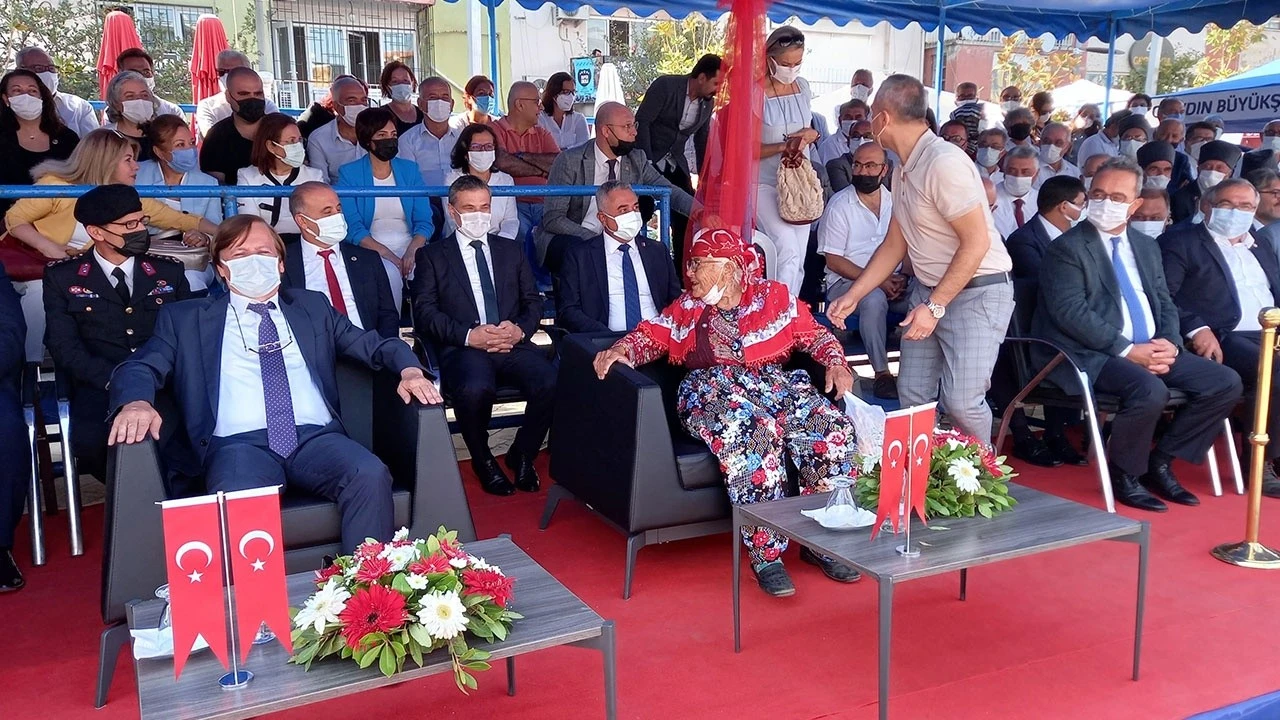 Protokolde 'Ayşe Teyze' krizi